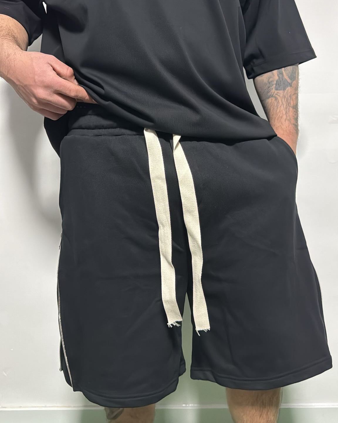 SHORTS ZIP IN TUTA